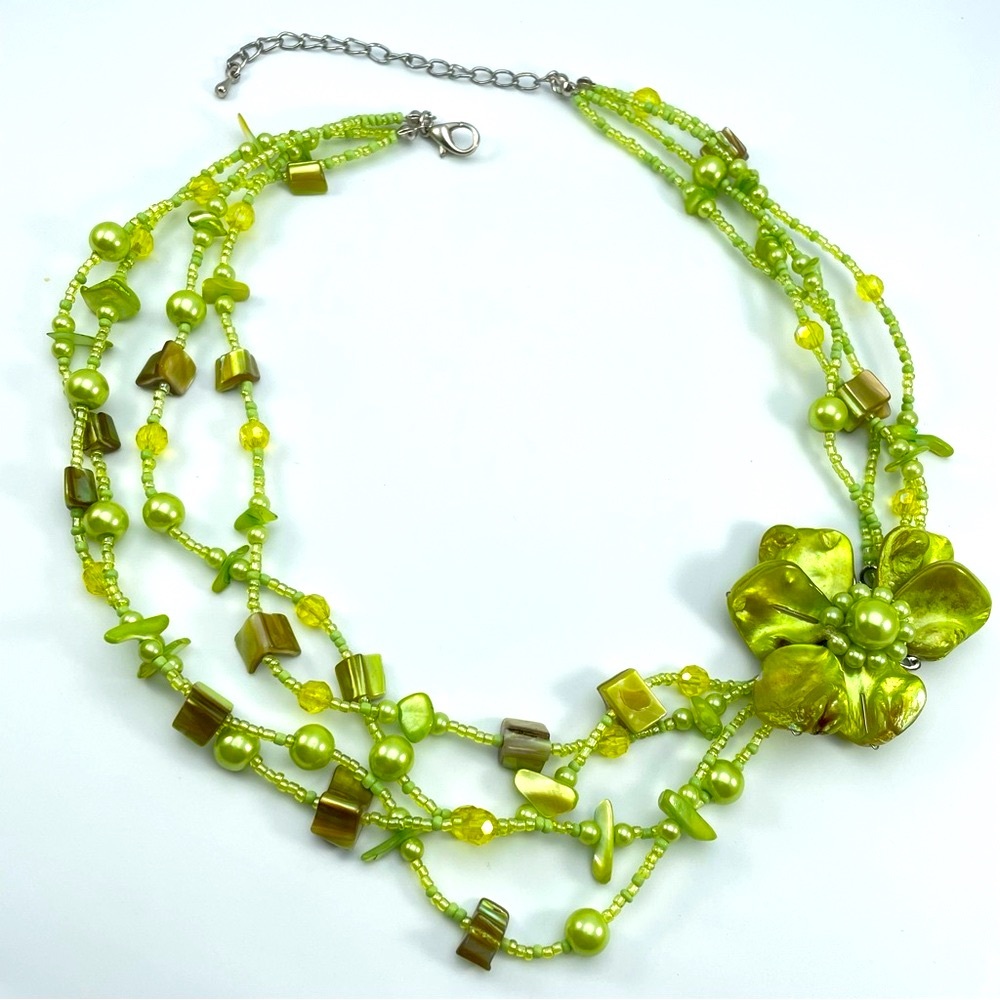 Beautiful Vintage Green Mother-of-Pearl Flower Statement Necklace Multi-Strand